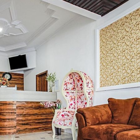 Oyo 90221 Makarim Guest House Syariah Pangkalanbuun Zewnętrze zdjęcie
