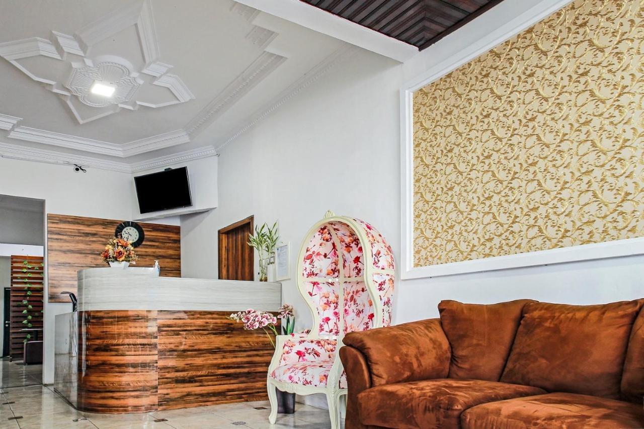 Oyo 90221 Makarim Guest House Syariah Pangkalanbuun Zewnętrze zdjęcie
