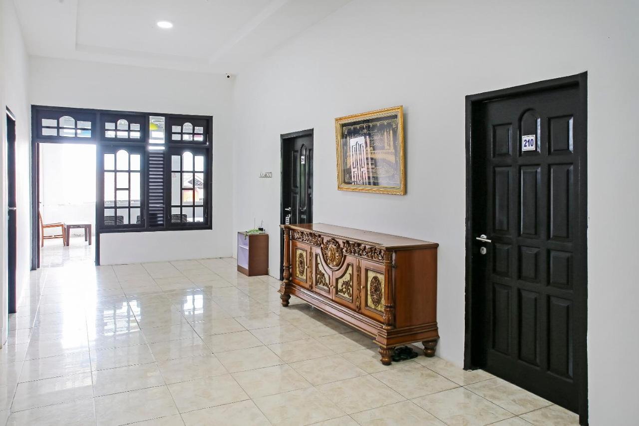 Oyo 90221 Makarim Guest House Syariah Pangkalanbuun Zewnętrze zdjęcie