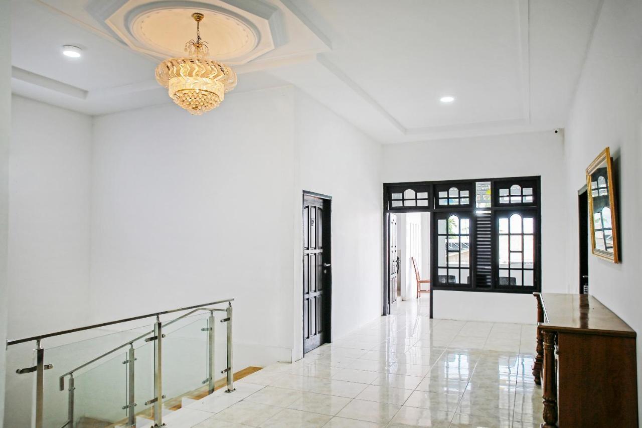 Oyo 90221 Makarim Guest House Syariah Pangkalanbuun Zewnętrze zdjęcie