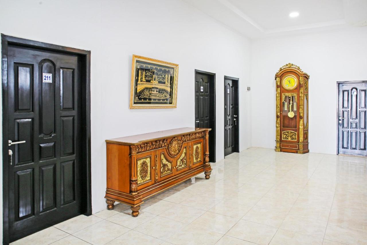 Oyo 90221 Makarim Guest House Syariah Pangkalanbuun Zewnętrze zdjęcie
