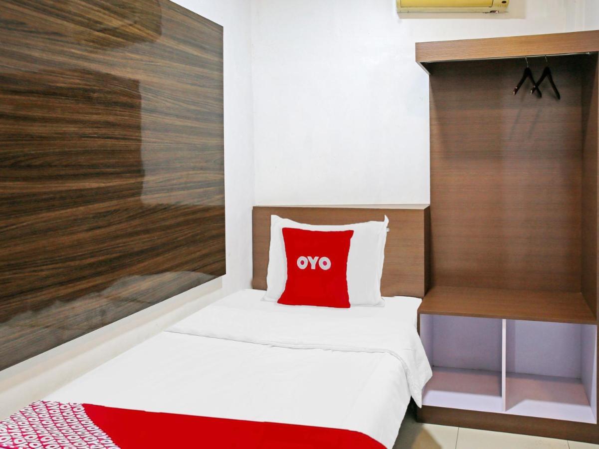 Oyo 90221 Makarim Guest House Syariah Pangkalanbuun Zewnętrze zdjęcie