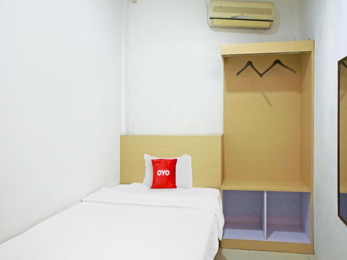Oyo 90221 Makarim Guest House Syariah Pangkalanbuun Zewnętrze zdjęcie