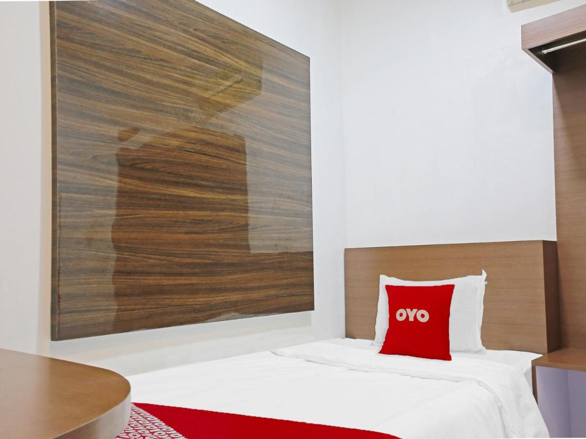 Oyo 90221 Makarim Guest House Syariah Pangkalanbuun Zewnętrze zdjęcie