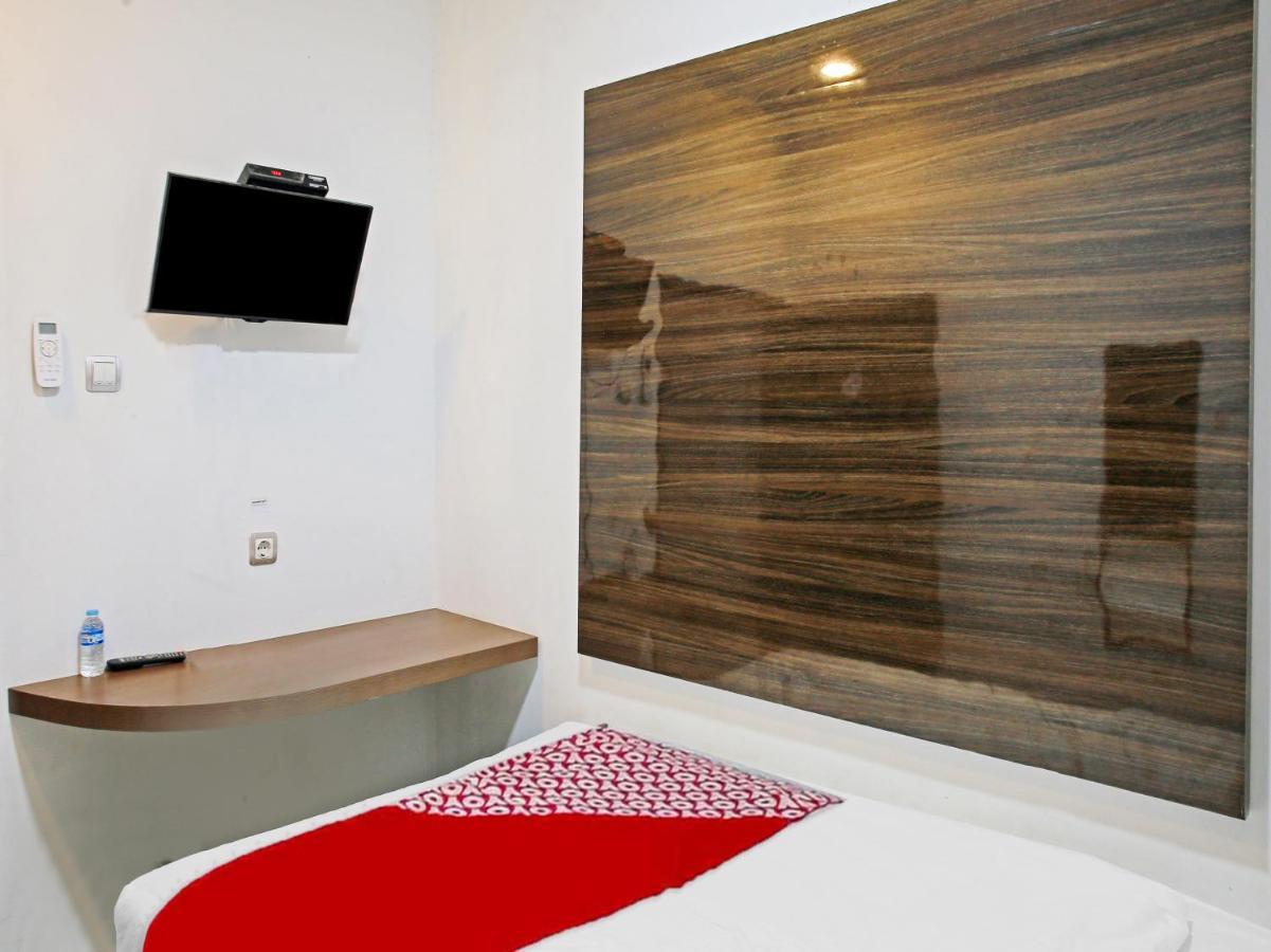 Oyo 90221 Makarim Guest House Syariah Pangkalanbuun Zewnętrze zdjęcie
