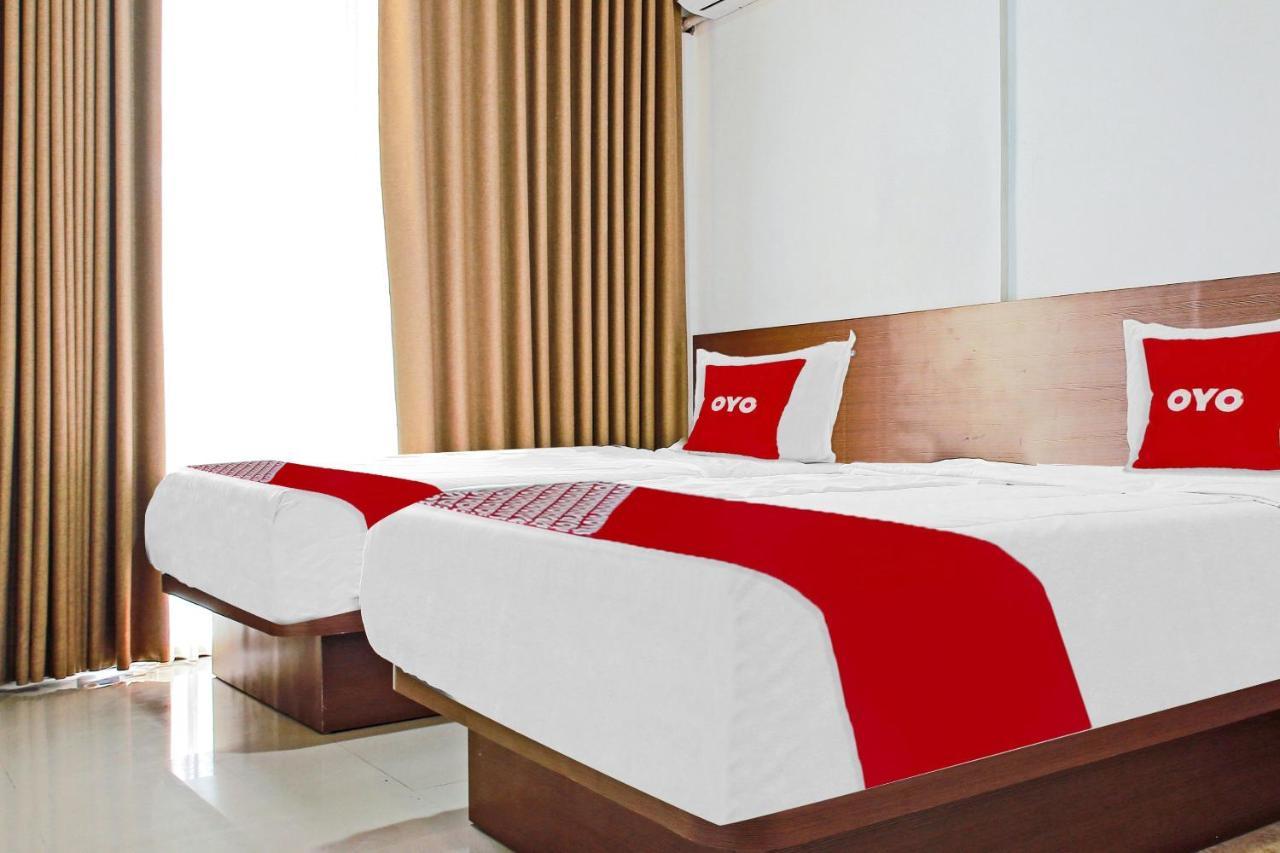 Oyo 90221 Makarim Guest House Syariah Pangkalanbuun Zewnętrze zdjęcie