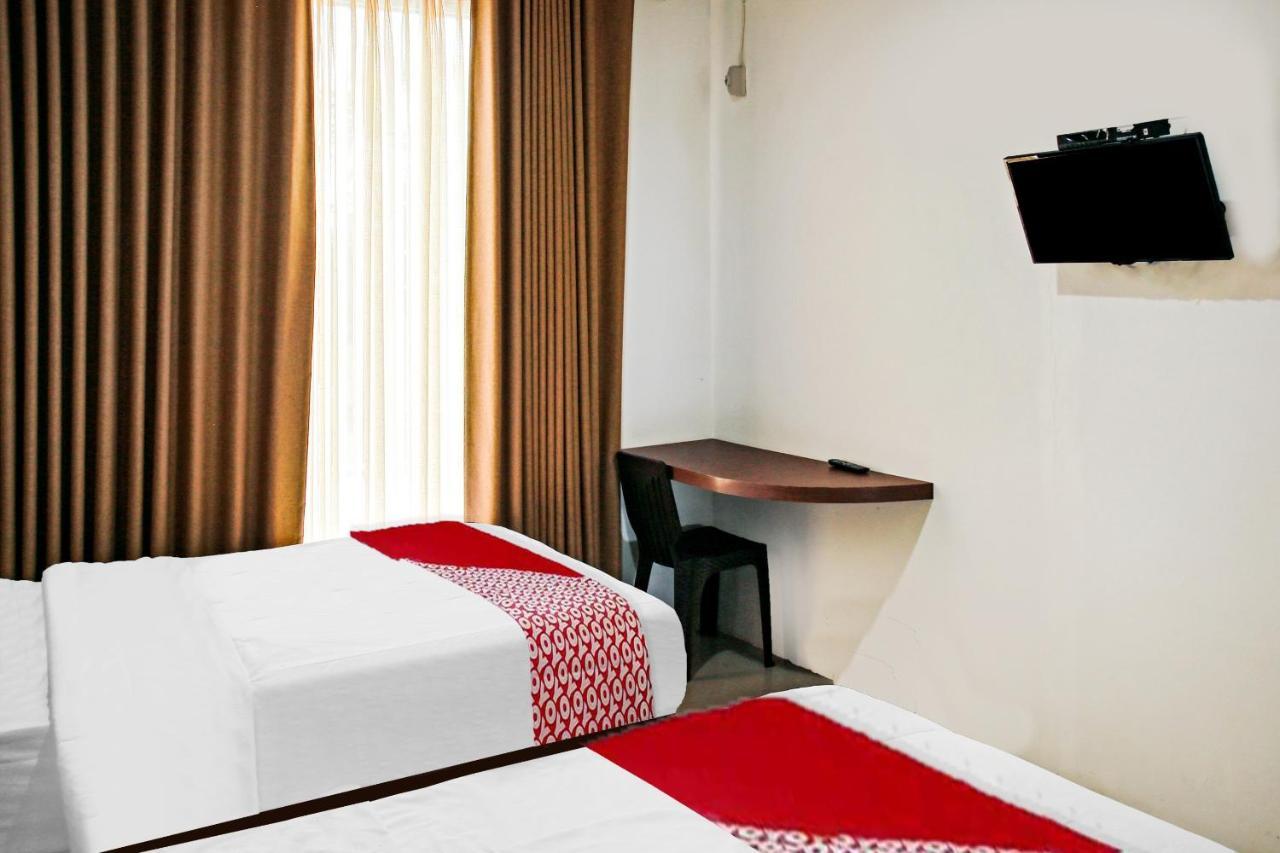 Oyo 90221 Makarim Guest House Syariah Pangkalanbuun Zewnętrze zdjęcie