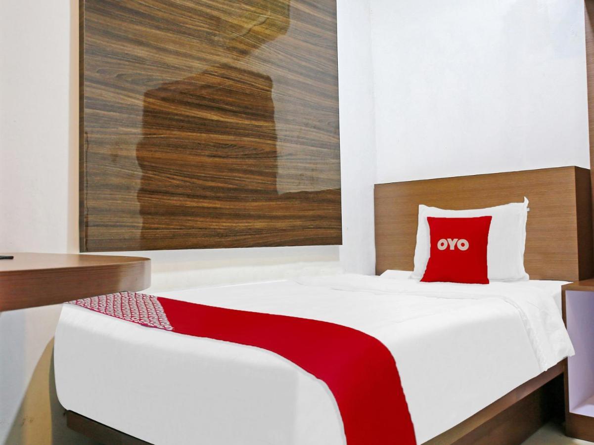 Oyo 90221 Makarim Guest House Syariah Pangkalanbuun Zewnętrze zdjęcie