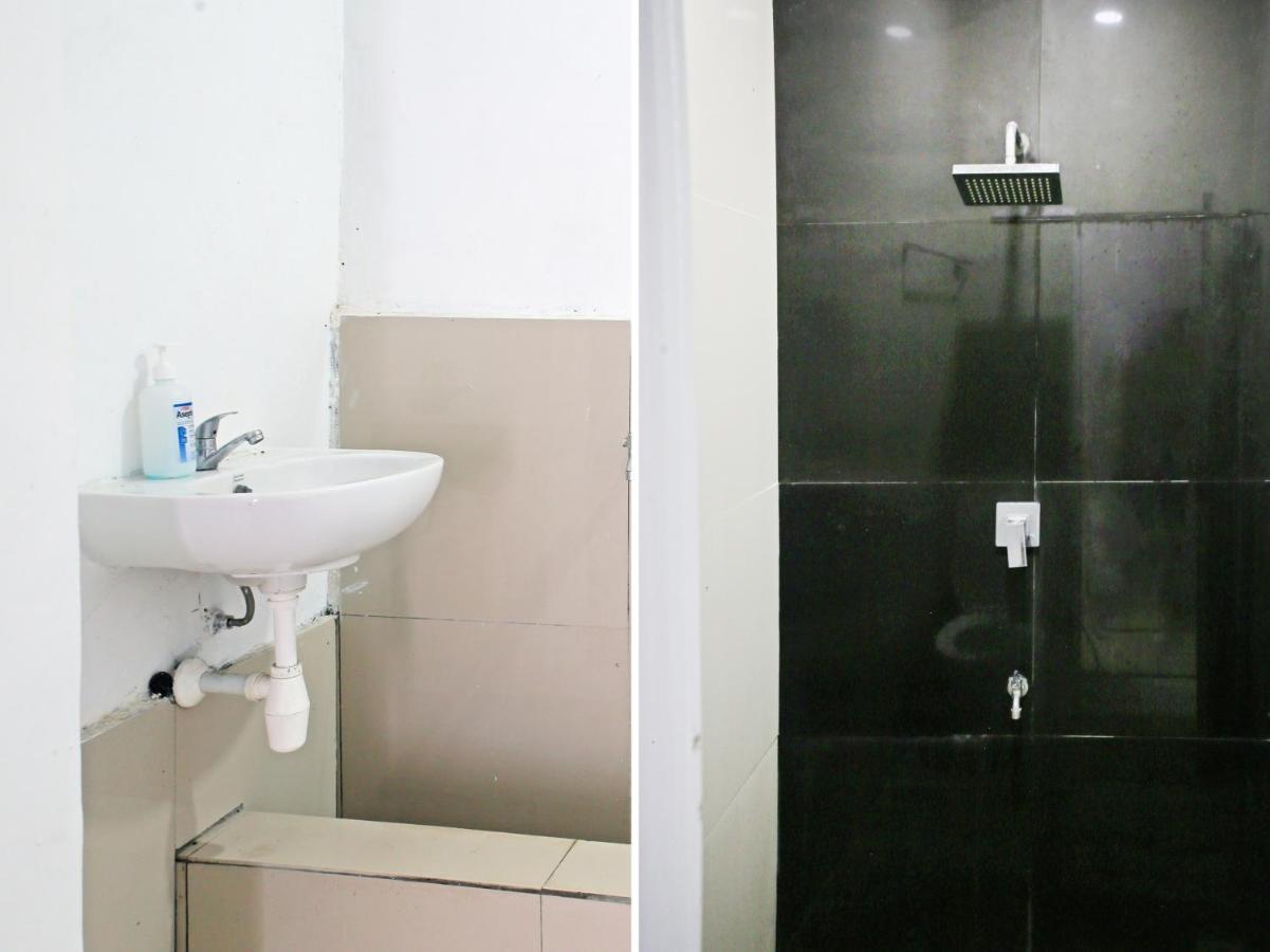Oyo 90221 Makarim Guest House Syariah Pangkalanbuun Zewnętrze zdjęcie